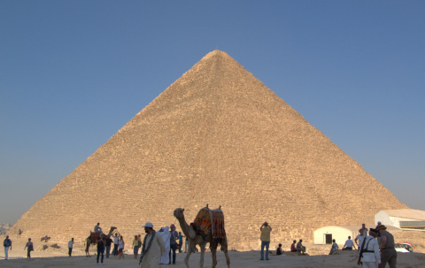 Gran Pirámide de Guiza recubierta por completo de piedra caliza